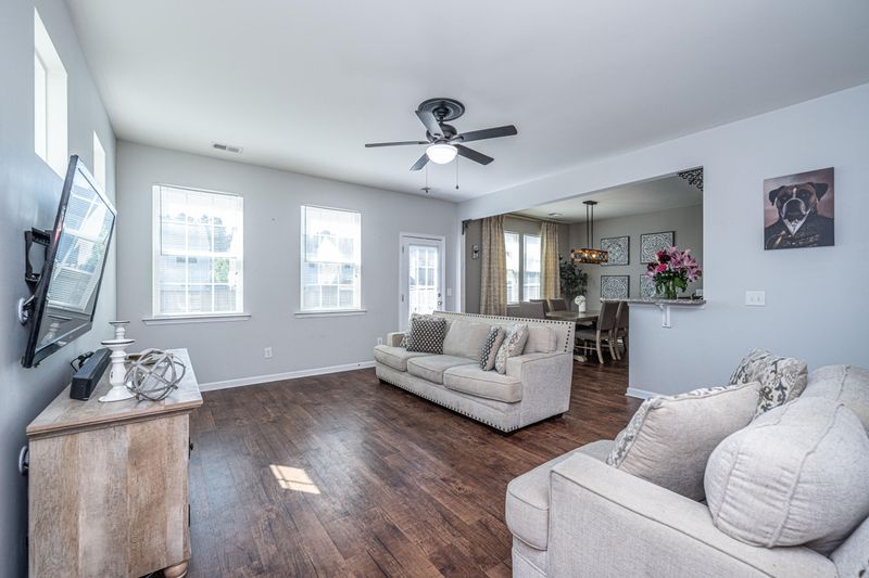 626 Redbud Ln, Summerville, SC 29486