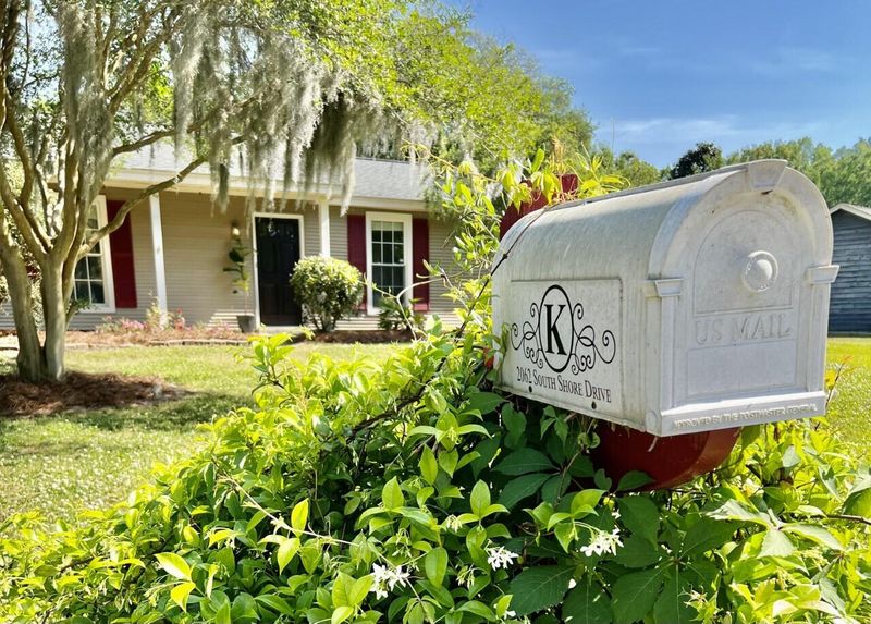 2062 S Shore Dr, Charleston, SC 29407