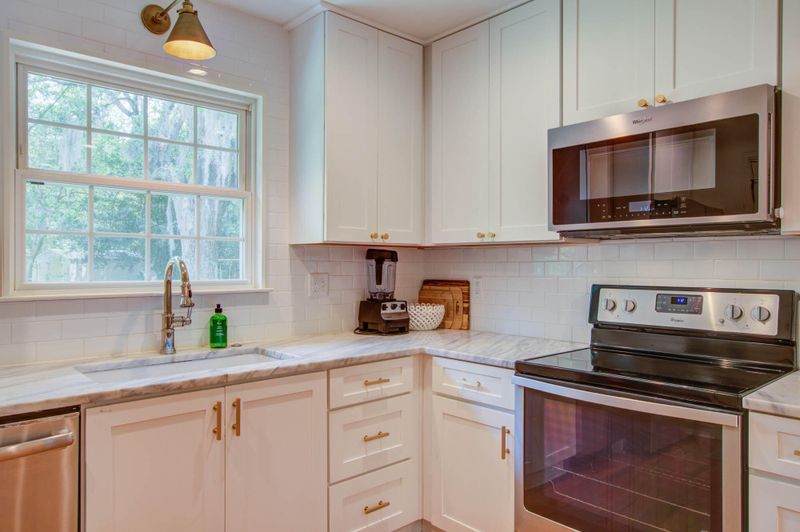 1450 Cecilia Dr, Charleston, SC 29407