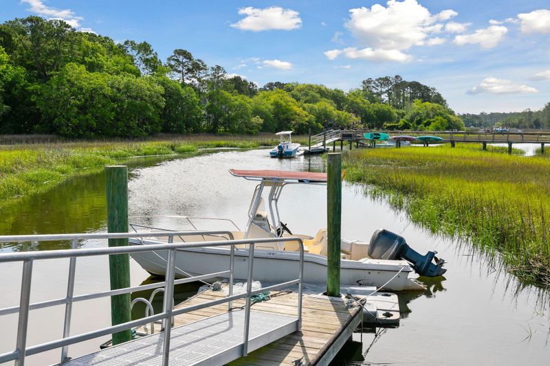 1547 Sea Pines Dr, Mount Pleasant, SC 29466