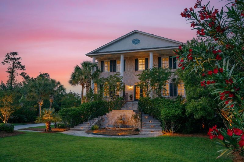 1547 Sea Pines Dr, Mount Pleasant, SC 29466
