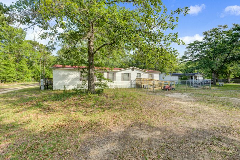 335 Tannenbaum Rd, Ravenel, SC 29470