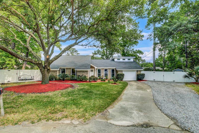 2 Blaine Ct, Charleston, SC 29407