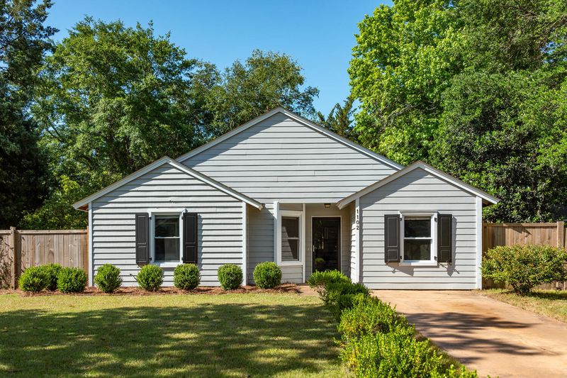 1102 Oakcrest Dr, Charleston, SC 29412