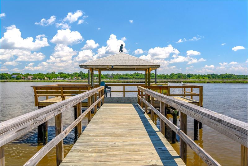 2836 Harvard Rd, Charleston, SC 29414