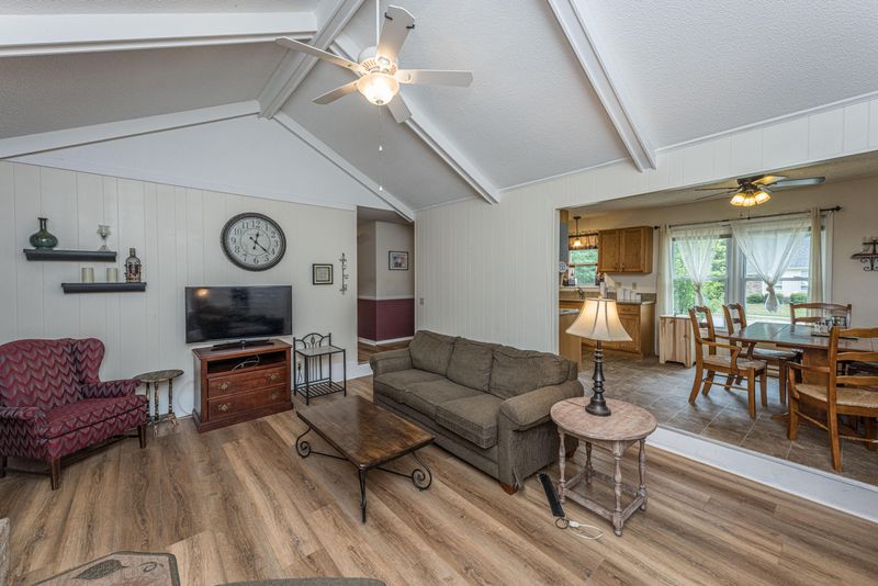 160 Ponderosa Dr, Ladson, SC 29456