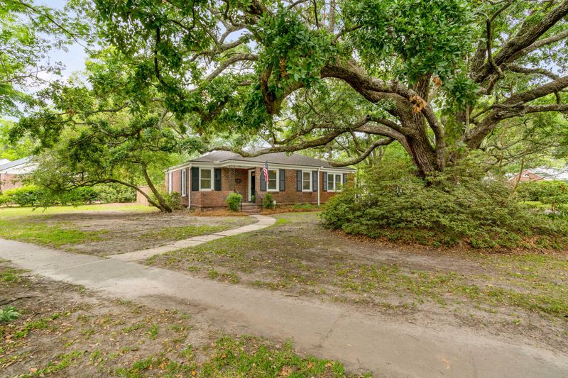 19 Campbell Dr, Charleston, SC 29407