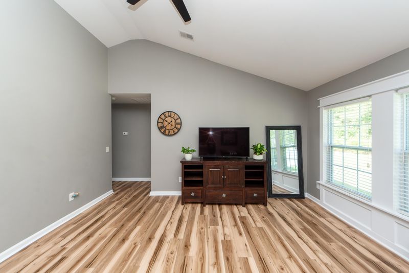 230 Avonshire Dr, Summerville, SC 29483