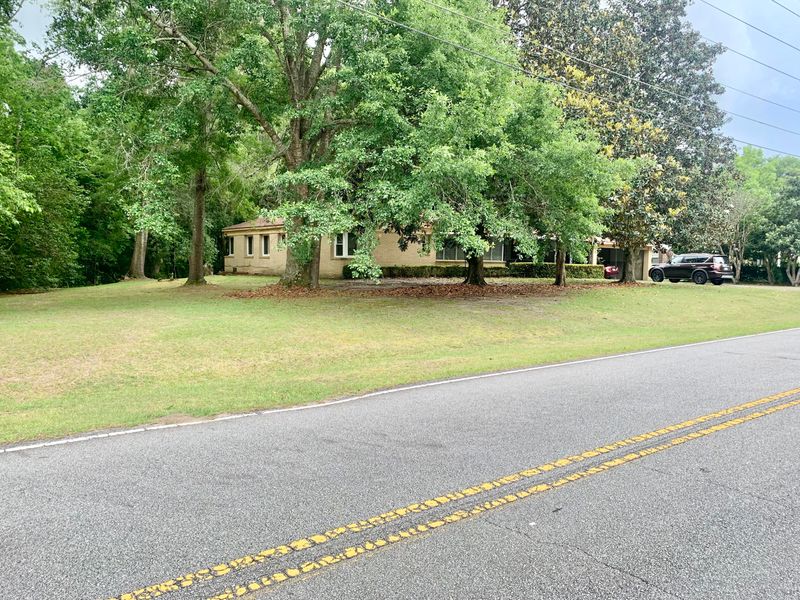 1074 Hickory St, Saint Stephen, SC 29479