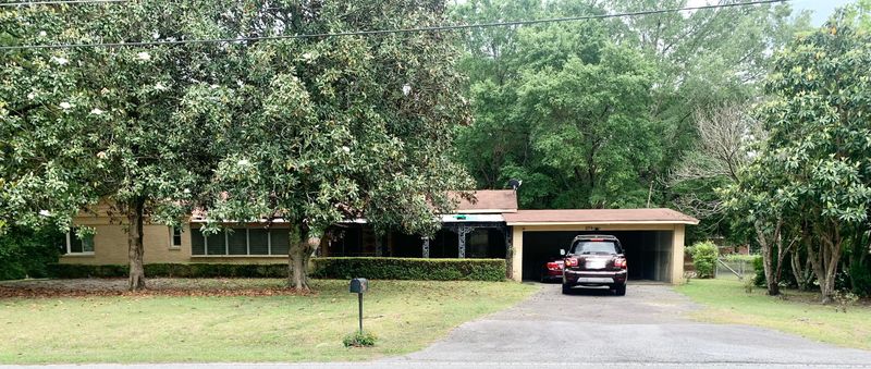1074 Hickory St, Saint Stephen, SC 29479