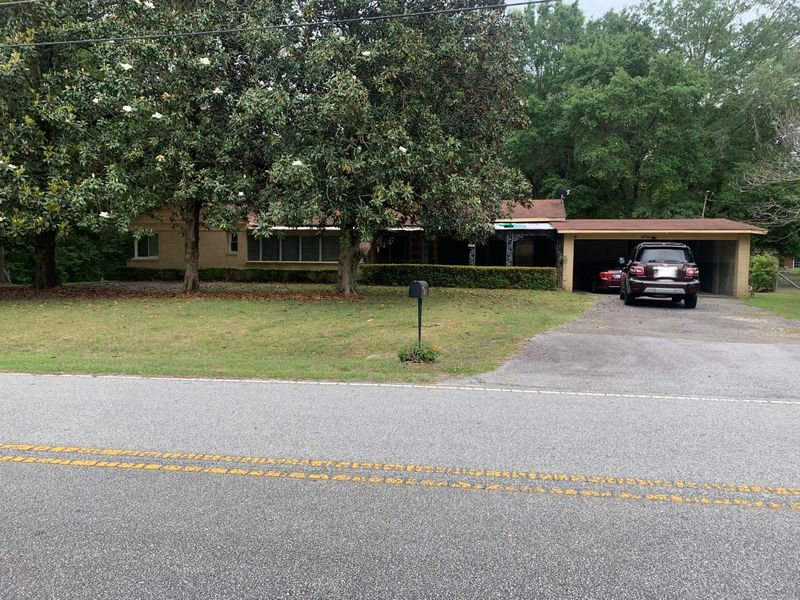 1074 Hickory St, Saint Stephen, SC 29479