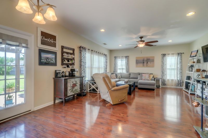 418 Mountain Laurel Cir, Goose Creek, SC 29445