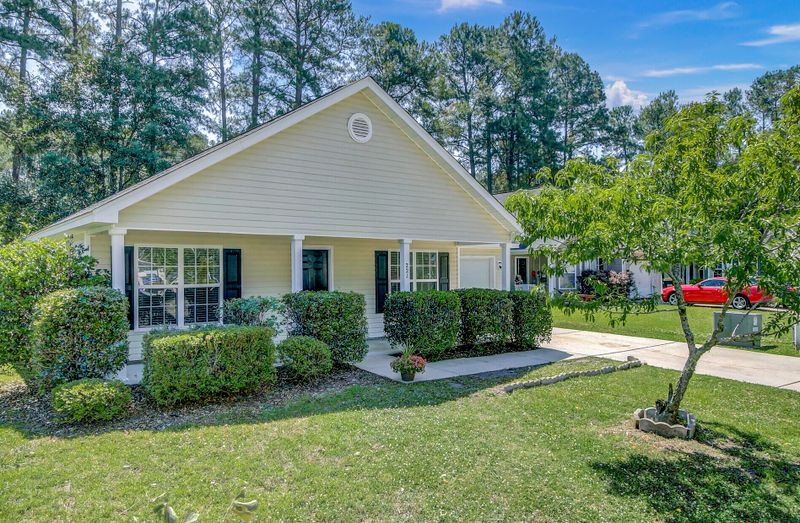 221 Bainsbury Ln, Summerville, SC 29483