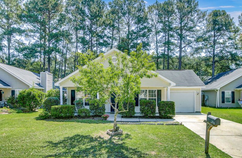 221 Bainsbury Ln, Summerville, SC 29483