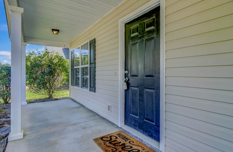 221 Bainsbury Ln, Summerville, SC 29483