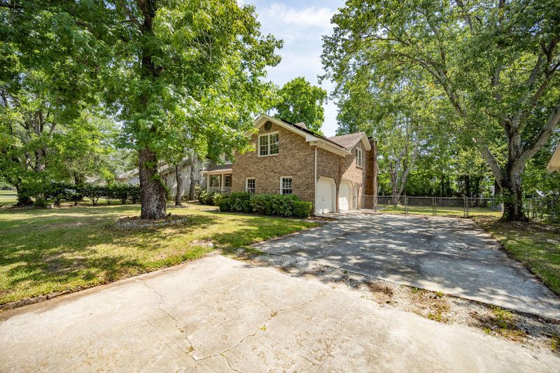 8152 Waltham Rd, North Charleston, SC 29406