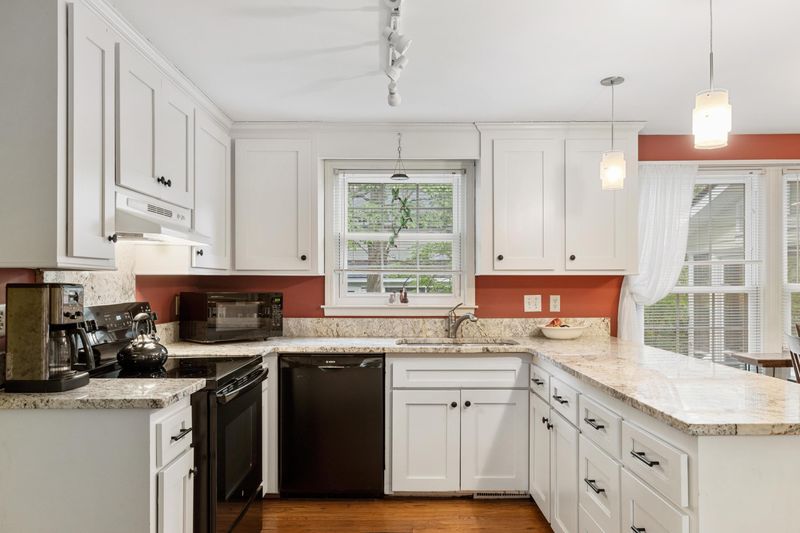 5807 Windsor Ct, Hanahan, SC 29410