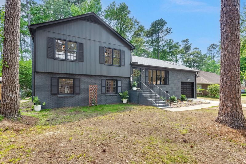 208 Runnymede Ln, Summerville, SC 29485