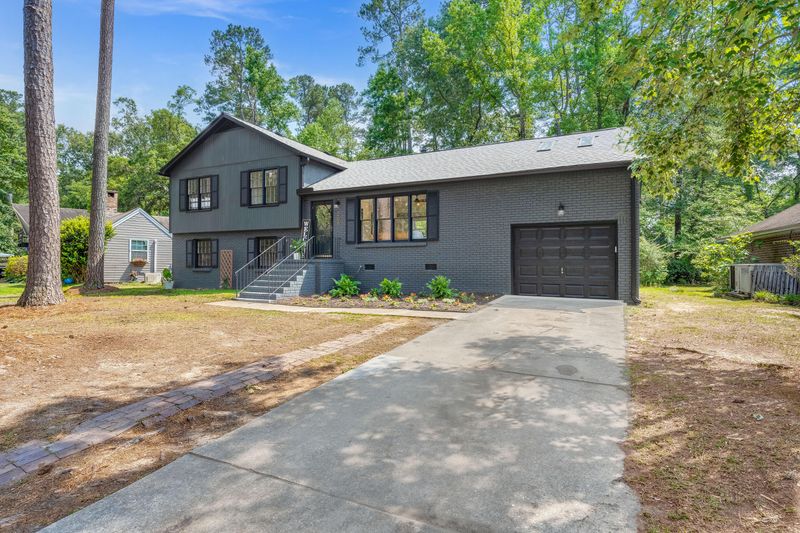 208 Runnymede Ln, Summerville, SC 29485