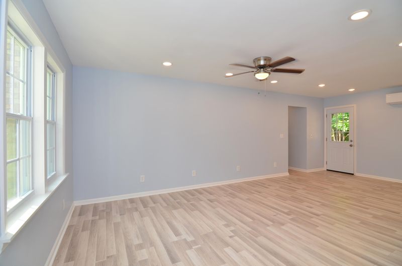 8044 Nantuckett Ave, North Charleston, SC 29420