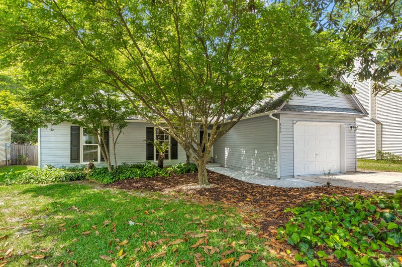 111 Lowndes Rd, Goose Creek, SC 29445