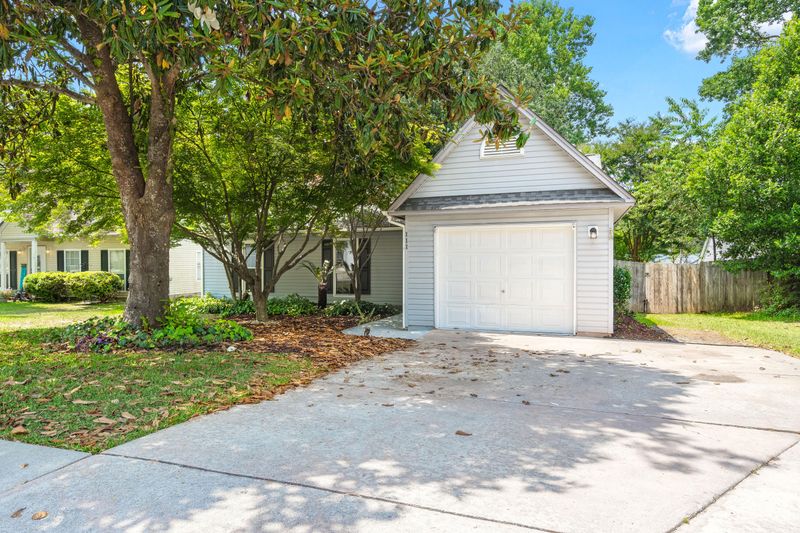 111 Lowndes Rd, Goose Creek, SC 29445