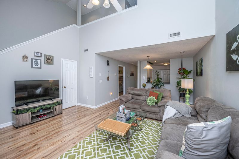 301 Amberwood Dr, Summerville, SC 29483