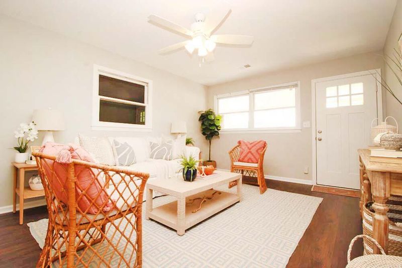 5918 Hagood Ave, Hanahan, SC 29410