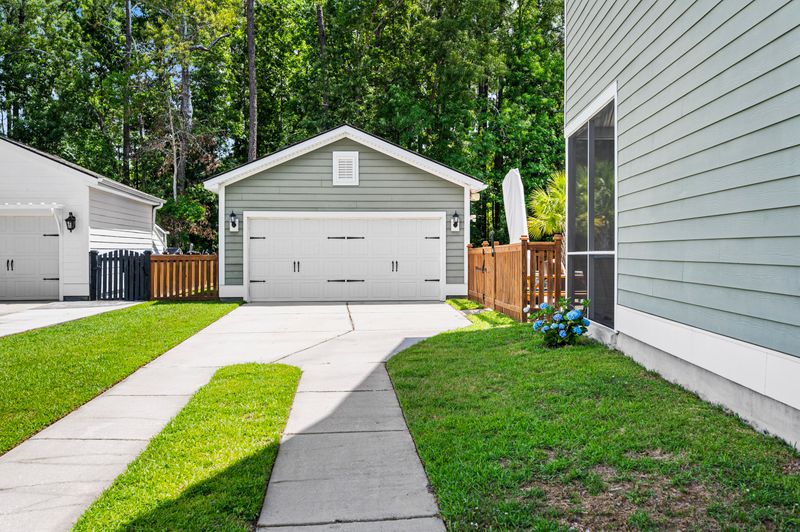 1974 Gammon St, Charleston, SC 29414
