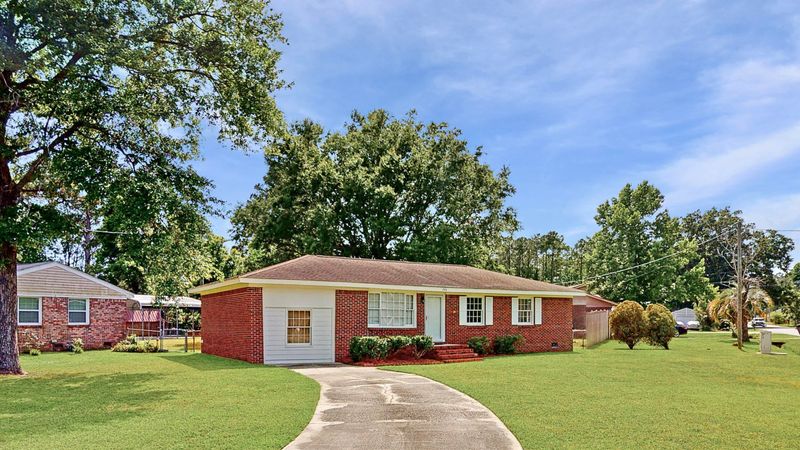 206 Hollywood Dr, Goose Creek, SC 29445