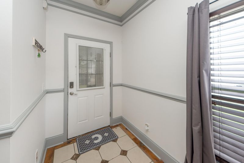 208 Summer View Rd, Summerville, SC 29486