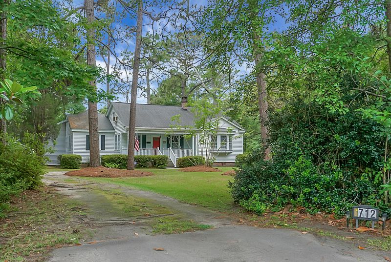 712 W 5th North St, Summerville, SC 29483