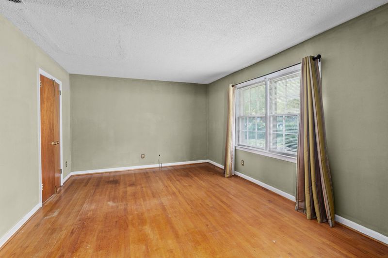 1227 Redeemer Dr, Hanahan, SC 29410