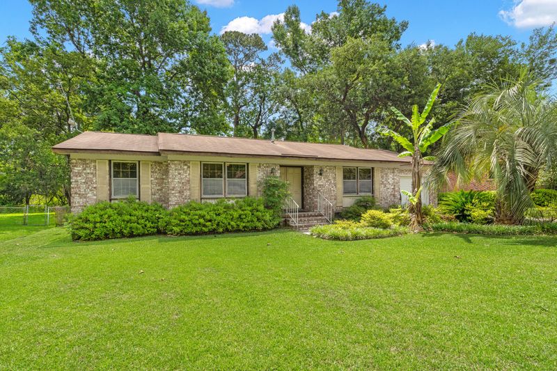 1227 Redeemer Dr, Hanahan, SC 29410