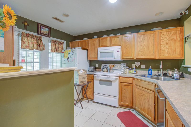 145 Darcy Ave, Goose Creek, SC 29445