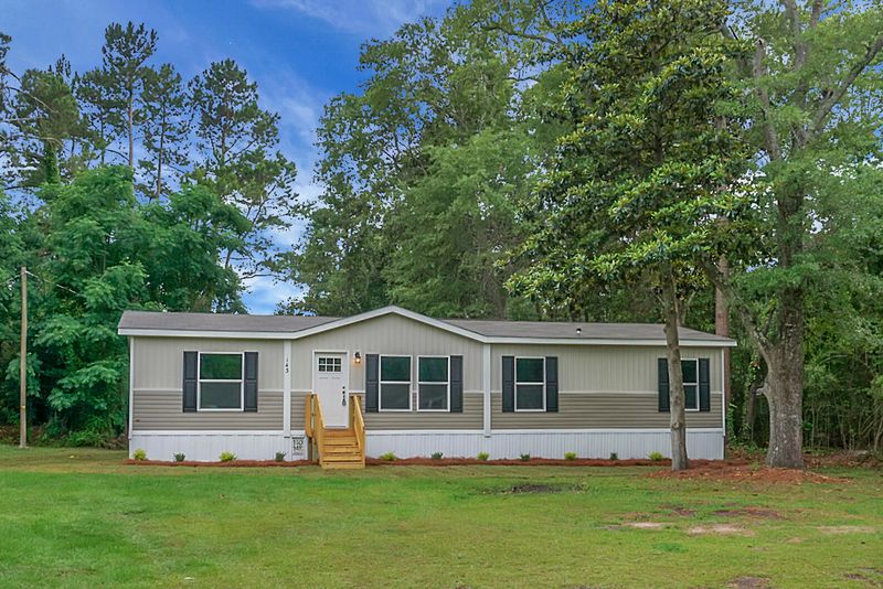 143 Ravenell Dr, Saint Stephen, SC 29479