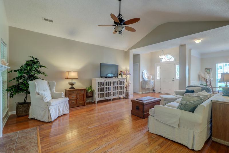 1940 N Smokerise Way, Mount Pleasant, SC 29466