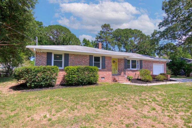 1131 Wellington Dr, Charleston, SC 29412