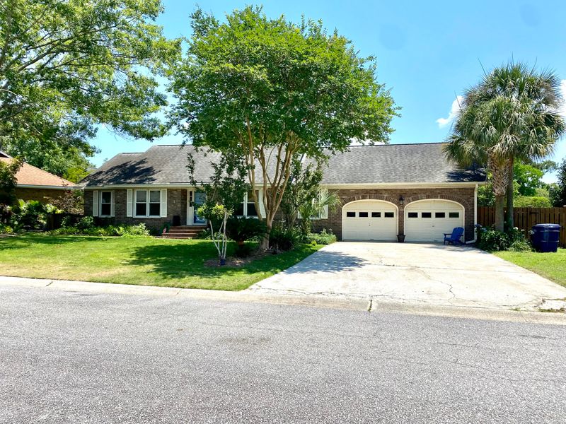 1991 Hepplewhite St, Charleston, SC 29414