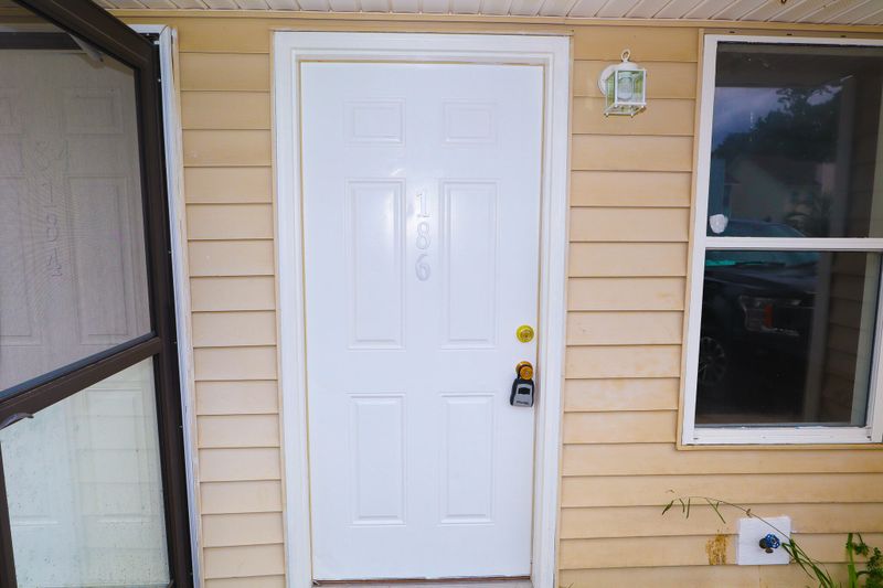 186 Pine Shadow Dr, Goose Creek, SC 29445