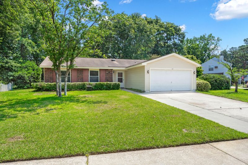 109 Trestlewood Dr, Summerville, SC 29483
