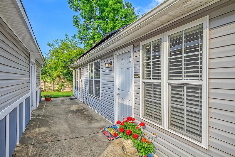 8685 Elsinore Ct, North Charleston, SC 29406