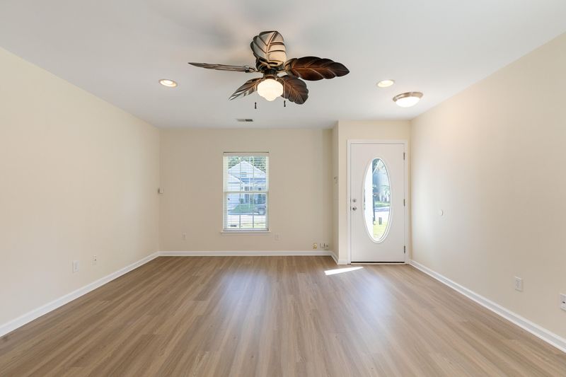 8777 Red Oak Dr, North Charleston, SC 29406