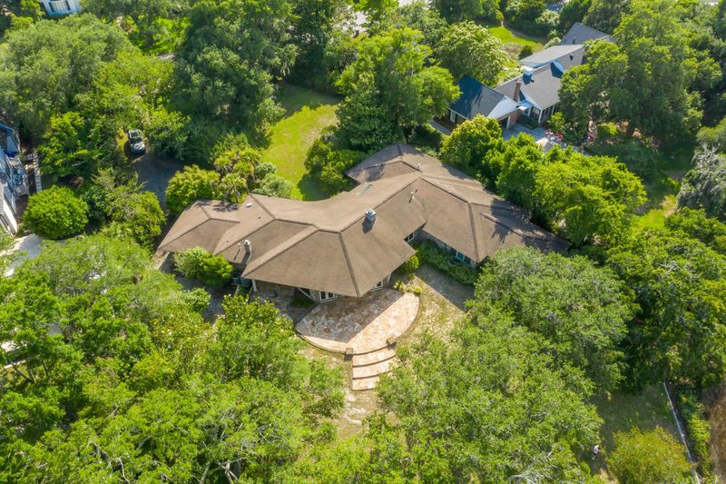 12 Country Club Dr, Charleston, SC 29412