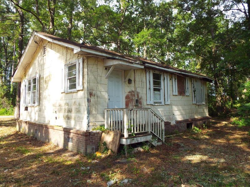 125 Stratton Dr, North Charleston, SC 29420