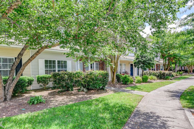 204 Yellow Hawthorn Cir, Summerville, SC 29483