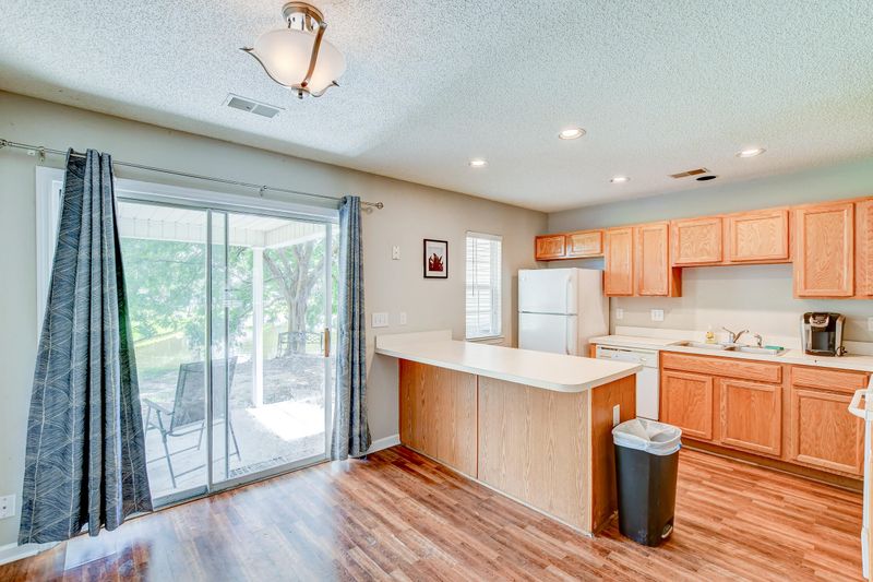 204 Yellow Hawthorn Cir, Summerville, SC 29483