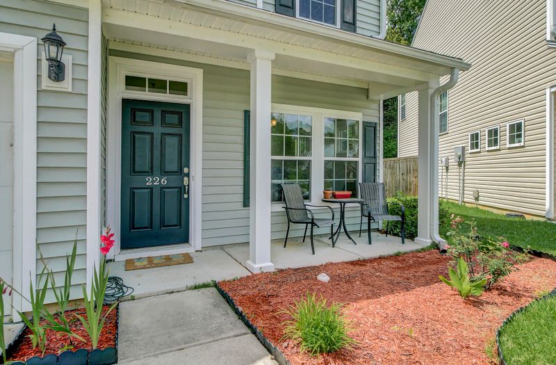 226 Chipping Sparrow Dr, Summerville, SC 29485