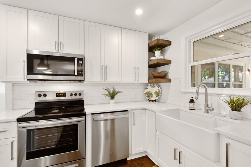 1835 Elsey Dr, Charleston, SC 29407