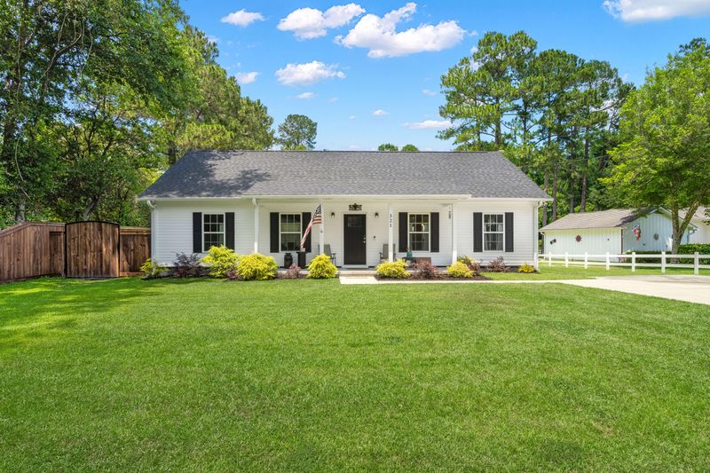 321 Golf Rd, Summerville, SC 29483